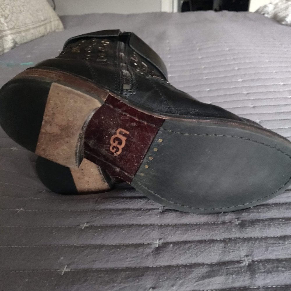 Ladies Ugg Boot - image 2